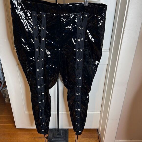 Hot Topic Faux Leather Lace-Up Leggings Size Medium New - Picture 2 of 7